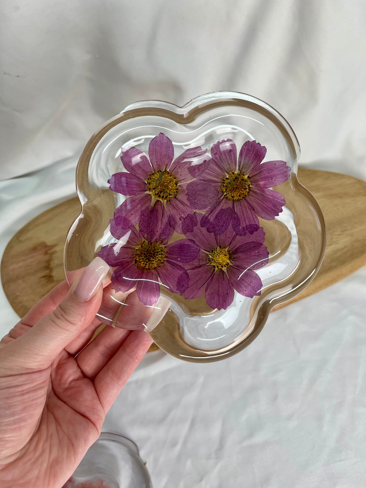 Blumentablett mit getrockneten Blumen